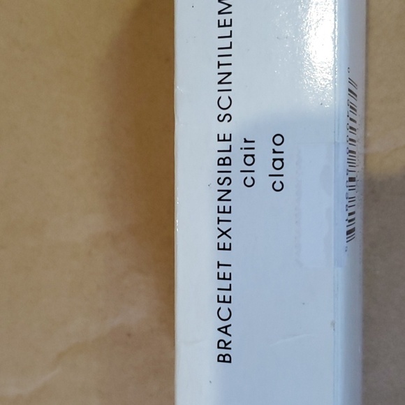 Avon Glittering Stretch bracelet clear 2011 New in box - Picture 3 of 5